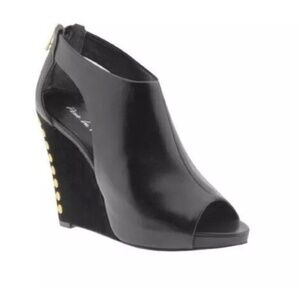 Pour La Victor Black Wedge Heels with Gold Studs